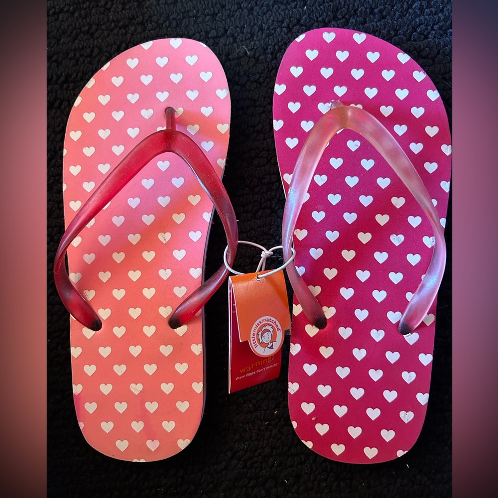 Little Mismatched Heart ❤️❤️❤️Pattern Flip Flops in Pink and Red